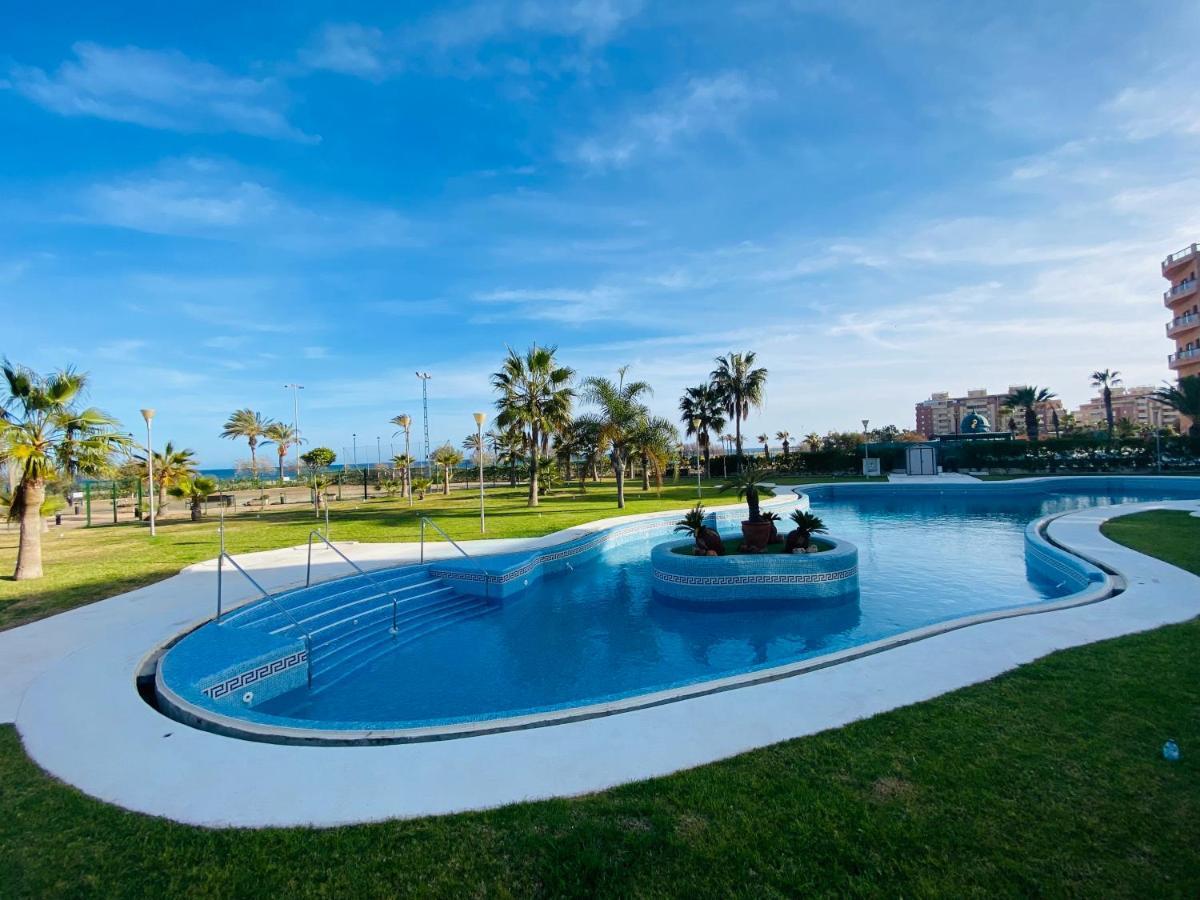 Precioso 1ª Linea De Playa Con Piscina * Roquetas de Mar